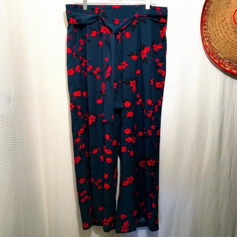 Torrid BLUE FLORAL CREPE WIDE LEG PANT With Tie Belt New With Tag 1X